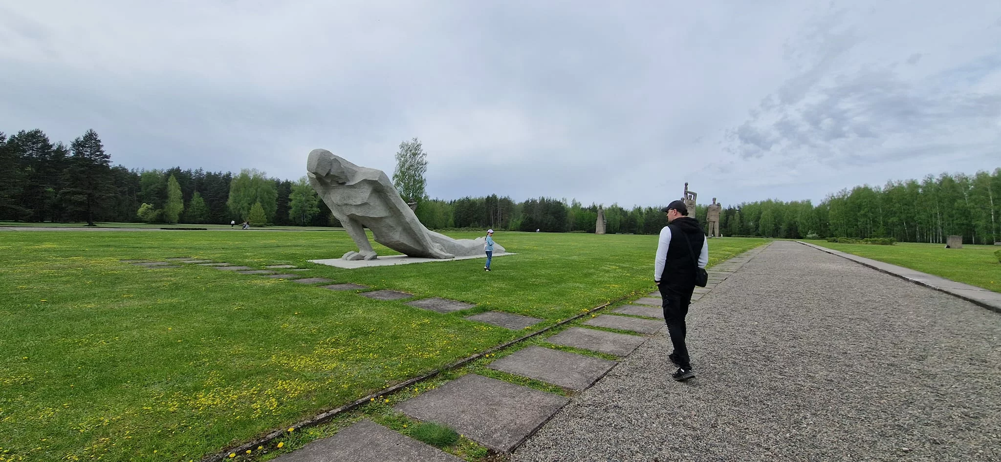 Мы решили прогуляться и посетить исторический объект.